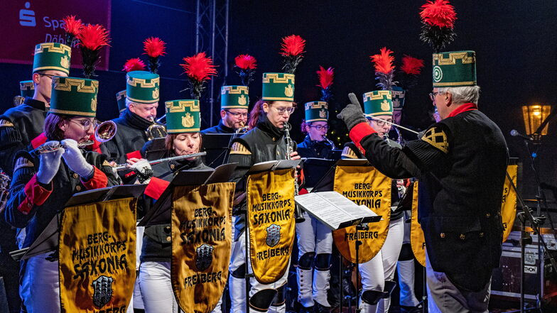 Der Harthaer Weihnachtsmarkt ist mit einem Konzert des Bergmusikkorps Saxonia Freiberg eröffnet worden.