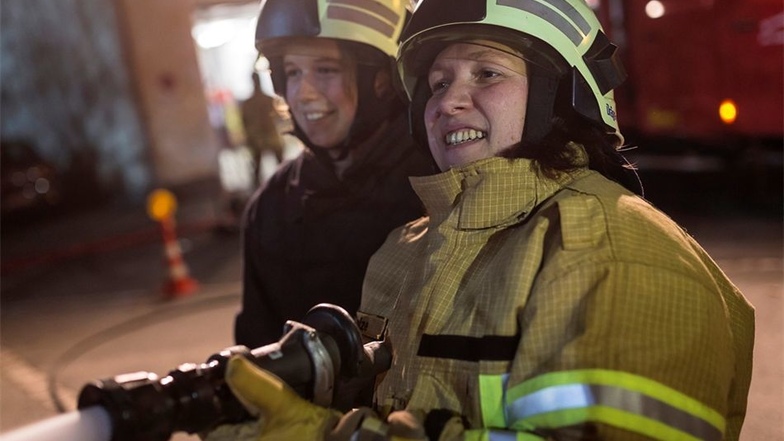 Ganz so selten sind Feuerwehrfrauen gar nicht. Neben Romy Stolze gehört auch Melanie Czekalla zum Löschzug Wurgwitz.
