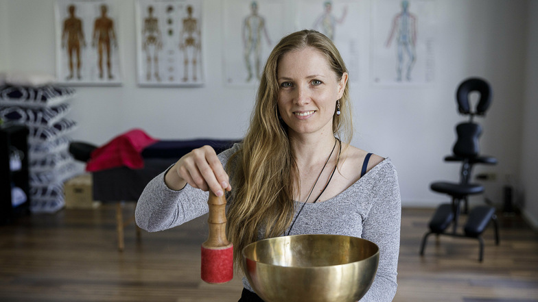 Tiefenentspannung durch Klangmassage ist nur ein Teil der ganzheitlichen Gesundheitsberatung, die Agnieszka Swierzynska in Görlitz anbietet.