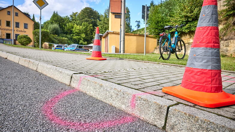 Bad Schandau: Radfahrer stürzt bei Porschdorf und verletzt sich schwer