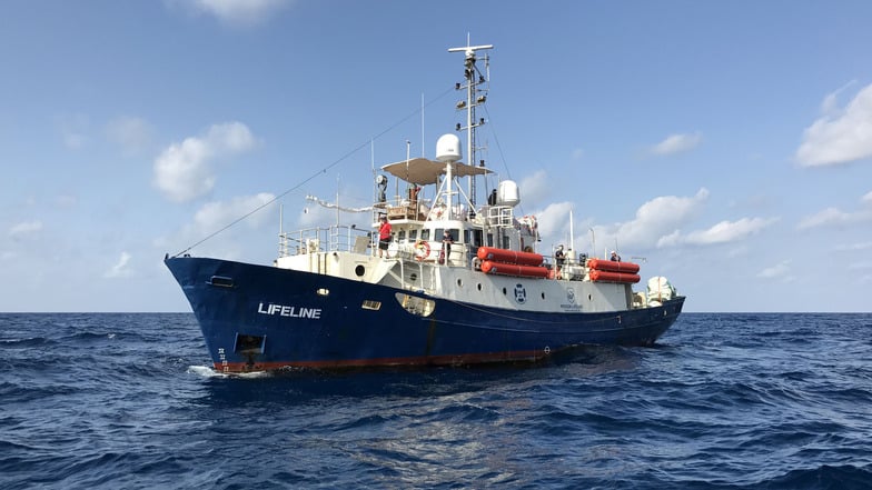 Mit der "Lifeline" haben Claus-Peter Reisch und seine Crew im Mittelmeer in Seenot geratene Flüchtlinge gerettet.