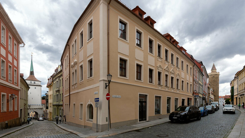 Im Haus an der Wendischen Straße 1 in Bautzen hat der rechtsextremistische Musiker Chris Ares ein Gewerbe angemeldet.