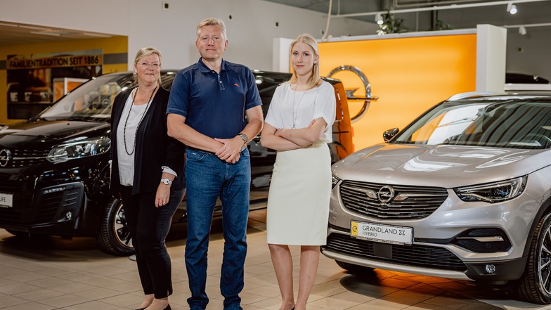 Familienbetrieb mit Fokus auf die Zukunft: im Autohaus Zobjack gibt es aktuell gleich mehrere elektrifizierte Opel-Modelle.