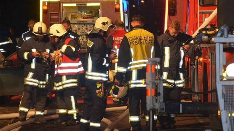 Die Feuerwehr war in der Nacht zu Sonnabend mit einem Großaufgebot in Groß Düben, um den Wohnhausbrand zu löschen.