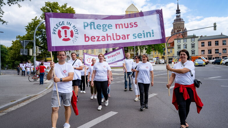 Nur den Kreis Görlitz betrifft die Krise in der Pflege freilich nicht, vor einigen Tagen wurde zum Beispiel in Mecklenburg-Vorpommern demonstriert.