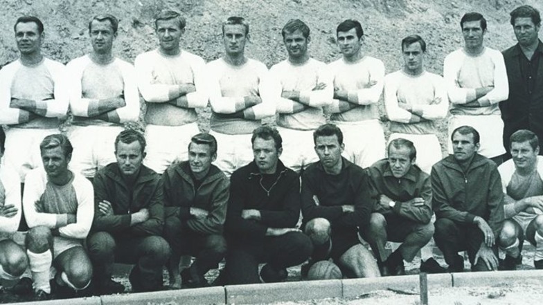 Diese Mannschaft startete 1970 mit zwei Siegen in die DDR-Liga – und musste danach absteigen. Trainer Heinz Kellner (hinten links) wurde gefeuert. Foto: Archiv/Ronny Klein