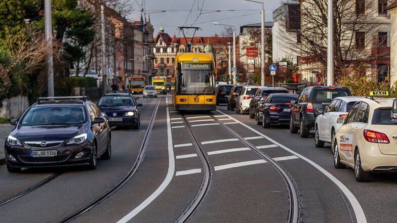 Verkehrsuntersuchung abgeschlossen: Werden Autos auf der Tolkewitzer Straße in Dresden ausgebremst?