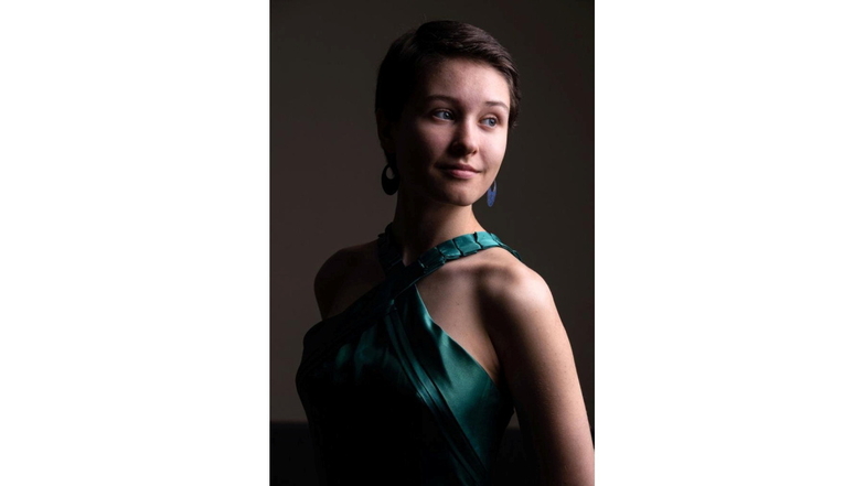 Die 16-jährige Görlitzerin Anna Dribas lernt am Sächsischen Landesgymnasium für Musik Carla Maria von Weber in Dresden und bekam beim Bundeswettwerb Jugend Musiziert 2023 einen zweiten Preis.