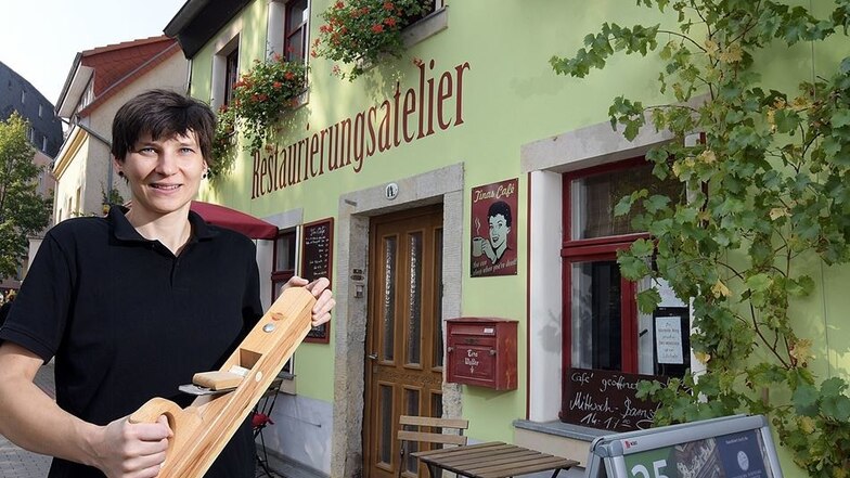 Tina Walter öffnet von 13 bis 17 Uhr ihr Restaurierungsatelier am Döbelner Körnerplatz. Sie will einen Einblick in die Arbeit von Restauratoren ermöglichen.