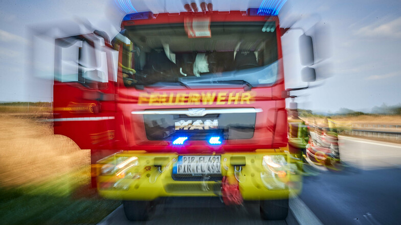 Die Feuerwehr musste am Mittwochmorgen auf die A72 bei Plauen ausrücken. Dort sind ein Lkw und ein Transporter zusammengestoßen. (Symbolfoto)