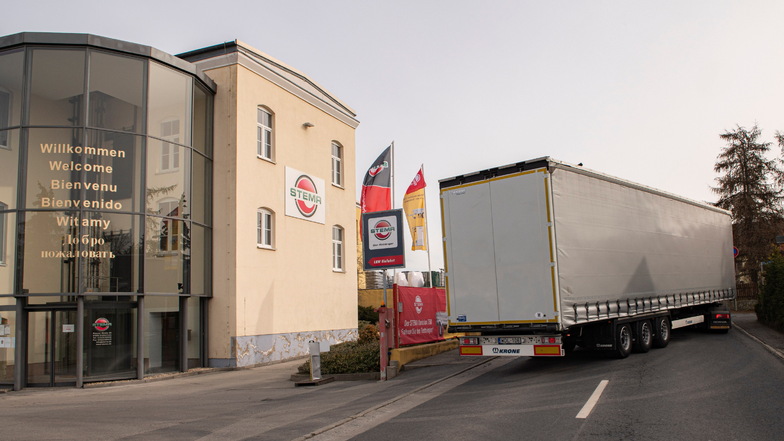 Die Stema Metallleichtbau GmbH an der Riesaer Straße in Großenhain schafft Platz durch den Abriss von vier Gebäuden.