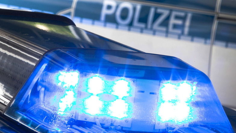 Polizei sucht nach Unfall mit Fahrerflucht auf der A14 vor Grimma Zeugen