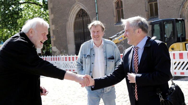 Entertainer Gunther Emmerlich (l.), TV-Moderator Jörg Kachelmann und SPD-Politiker Frank Richter (r.) besuchen Anfang Juni das Kornhaus. Sie wollen verhindern, dass es in die Hände der AfD fällt.