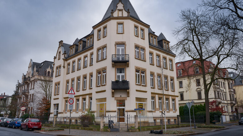 Im Erdgeschoss des Eckhauses Dornblüthstraße / Eisenacher Straße entsteht der Lose-Laden.