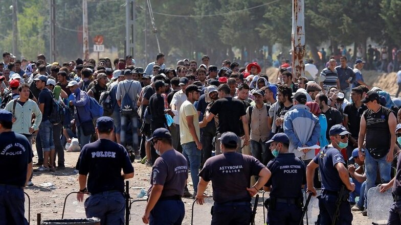 Flüchtlinge erreichen die Grenze zwischen Mazedonien und Griechenland.