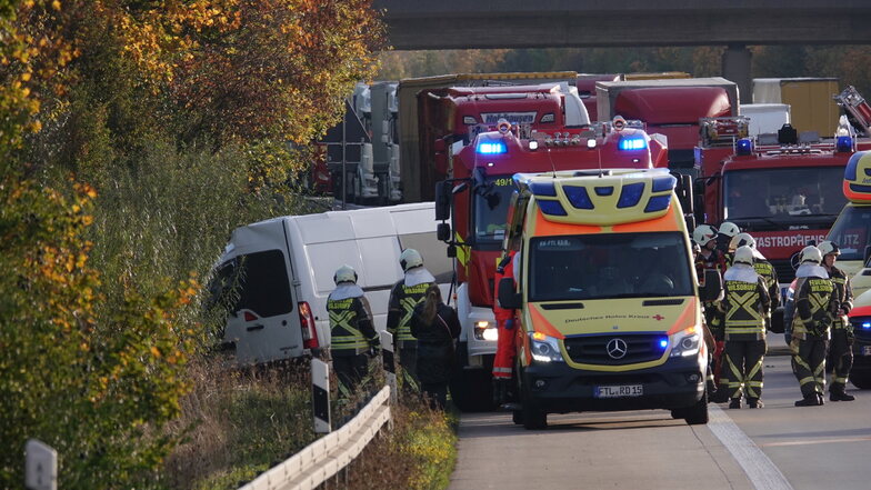 Kind bei Unfall auf der A4 bei Wilsdruff schwer verletzt