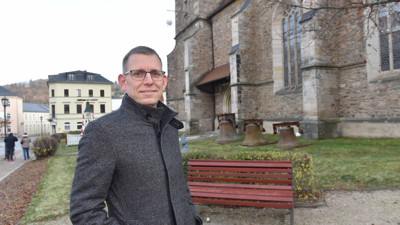 Glashüttes Bürgermeister Markus Dreßler möchte  2020 unter anderem den Platz vor der Kirche neu gestalten.