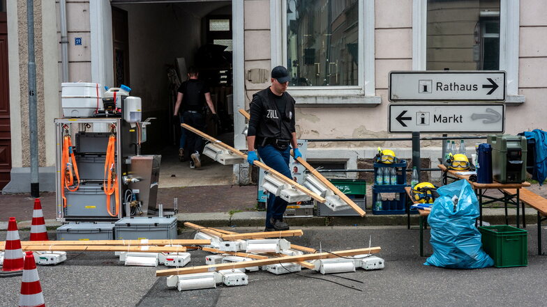Am Dienstag haben die Dresdner Zollfahnder eine Drogenplantage im Alten Forsthaus in Hartha ausgeräumt.
