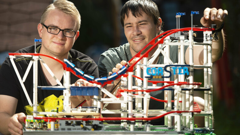 Max (links) und Marcel Ressel kamen mit ihrer Lego-Ausstellung im Waldheimer Stadt- und Museumshaus sehr gut an. Nun soll der Erfolg fortgesetzt werden.