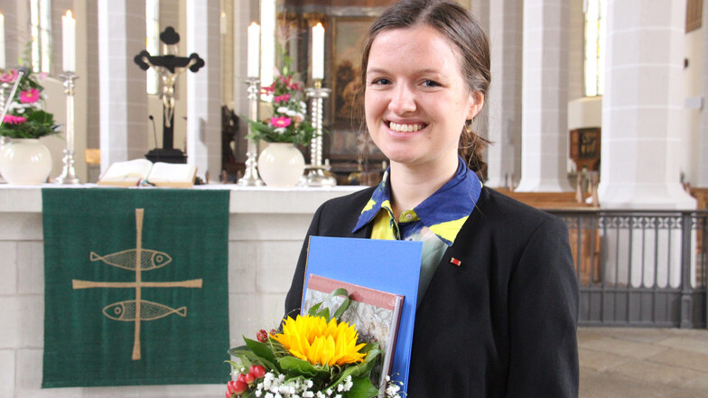 Nach dem Gottesdienst am Sonntag im Petridom erhielt Freya Schwachenwald das Mättig-Stipendium in Höhe von 1 200 Euro.