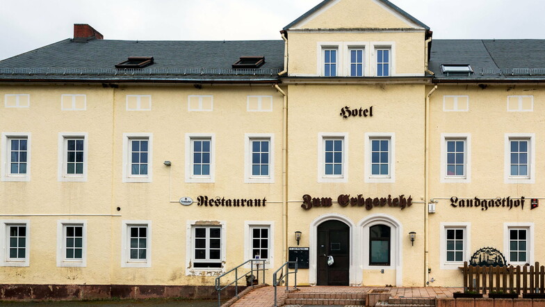 Einst Hotel und Gasthaus, 2015 Flüchtlingsunterkunft: Das Erbgericht in Cunnersdorf bei Gohrisch.