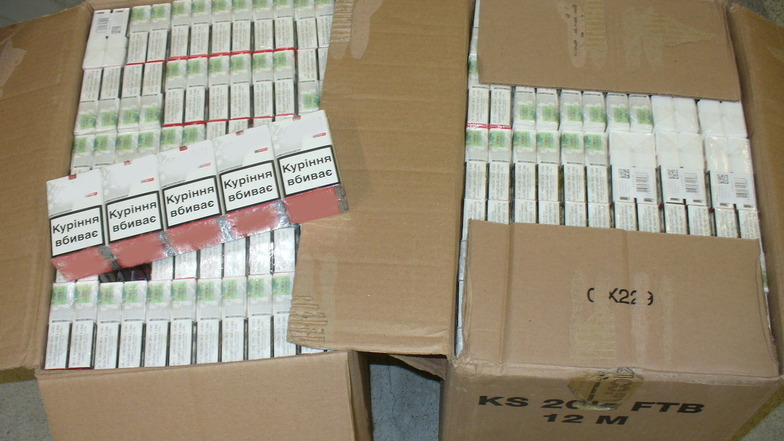 Der Zoll hat in einem Transporter, der aus Litauen kam, 960.000 unversteuerte Zigaretten gefunden.
