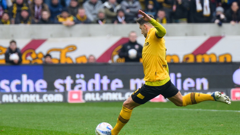 Treffsicher: Ahmet Arslan trifft für Dynamo Dresden per Elfmeter zur 1:0-Führung.