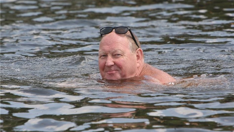 Dauerschwimmer und Ex-Bundestagsabgeordneter Klaus Brähmig (CDU) war wieder mit dabei.
