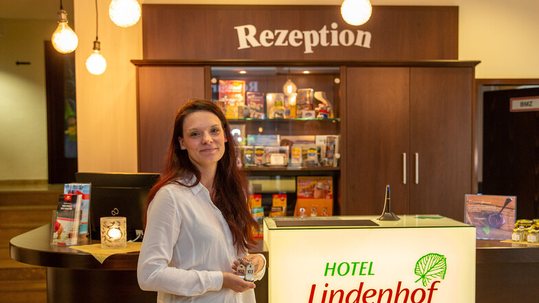 Stefanie Ballschuh ist Inhaberin des Hotels Lindenhof in Bad Schandau und geht nun neue Wege, um Fachkräfte zu gewinnen.