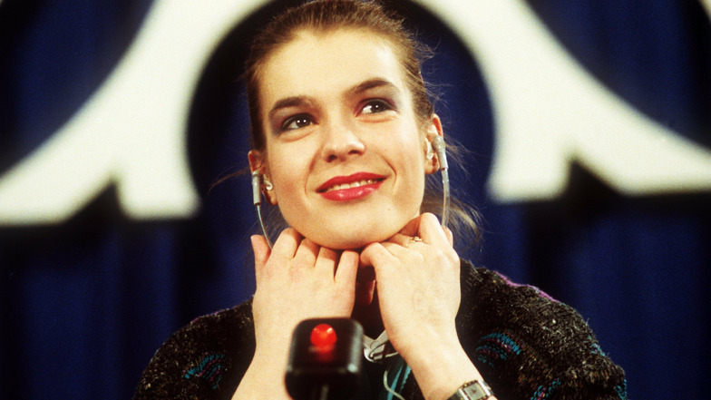 Das Jahr 1988 ist für Katarina Witt ein besonders extremes. Bei Olympia in Calgary gibt sie vor 600 internationalen Journalisten ihre erste große Pressekonferenz,