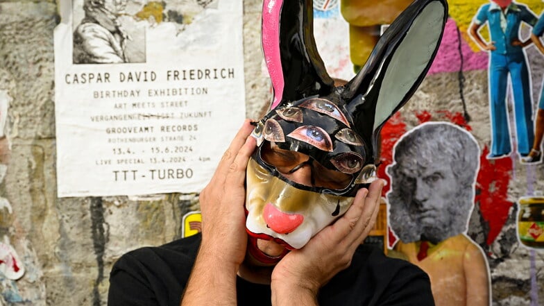 Immer mit Maske unterwegs: Der Dresdner Streetartkünstler Milchman.