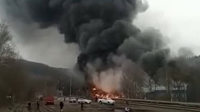 Ausschnitt aus einem Video des Facebook-Auftritts der Stadt Chrastava: Darauf sind die Flammen und die schwarze Rauchwolke deutlich zu sehen,