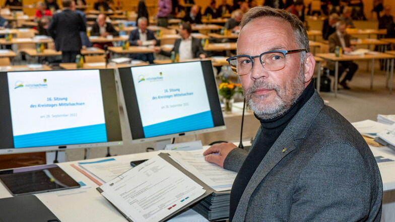 Mittelsachsens Landrat Dirk Neubauer (parteilos) hat Widerspruch gegen eine Entscheidung des Kreistages eingelegt und eine Sondersitzung einberufen.