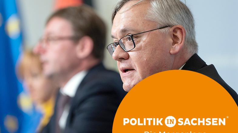 Sachsens Verfassungsschutzchef Dirk-Martin Christian (r.), und Innenminister Roland Wöller haben am Dienstag den neuen Verfassungsschutzbericht vorgestellt.