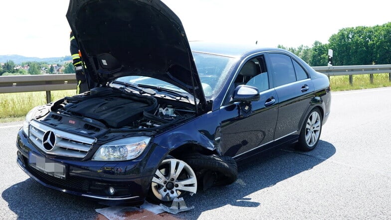 Bischofswerda: Opel und Mercedes kollidieren beim Überholen