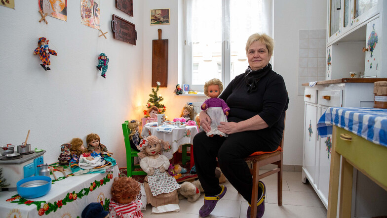 Mit Puppen habe sie nie gerne gespielt, sagt Elke Leupold. Doch eine gute Spielzeugsammlung braucht auch ein Puppenzimmer – in Leupolds Fall ist es die Küche.
