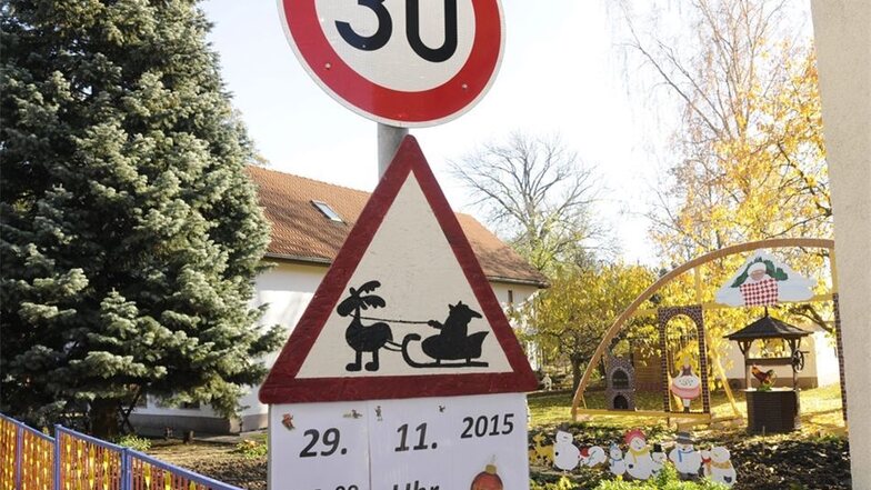 Das Verkehrszeichen ist eindeutig: am 29. November um 14.00 wird hier Knecht Ruprecht erwartet.