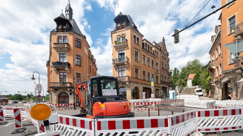 Freitag 14 Uhr auf der Baustelle Körnerplatz in Dresden - kein Bauarbeiter weit und breit, hier ruhen die Arbeiten. Ab Montag wird es voller, versichert die Sachsen-Energie.