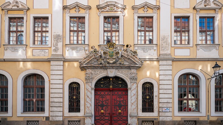 Das Barockhaus Neißstraße 30 mit dem  Eingang des Kulturhistorischen Museums in Görlitz. Dieses Gebäude hinterließ Karl Gottlob von Anton der Oberlausitzischen Gesellschaft der Wissenschaften.