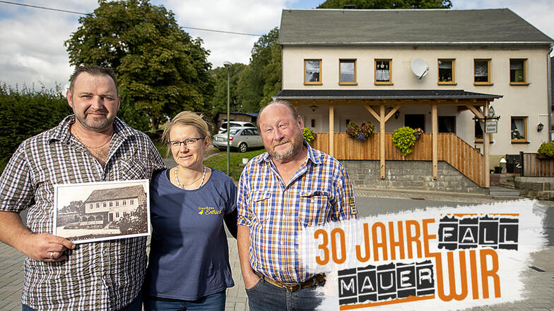 Das Gasthaus „Entrich“ in Rugiswalde (im Hintergrund rechts) mit Marsel und Dana sowie Lothar Streicher.