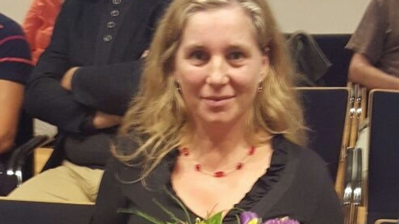 Einen Blumenstrauß gab es für Ann-Kristin Böhme. Sie ist ab Februar 2017 die neue starke Frau im Theater Meißen.
