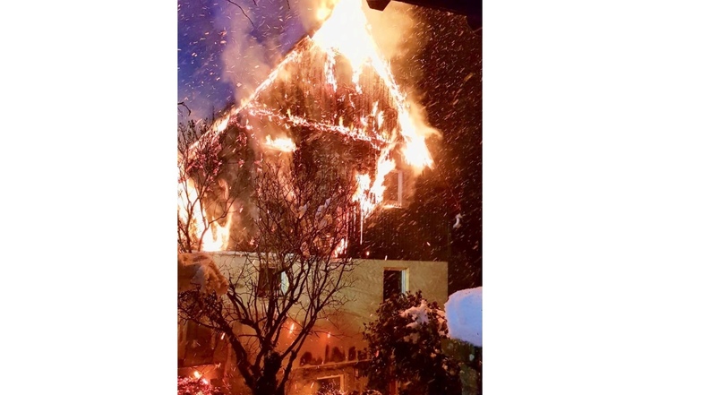 Das Haus brannte lichterloh. Foto: privat