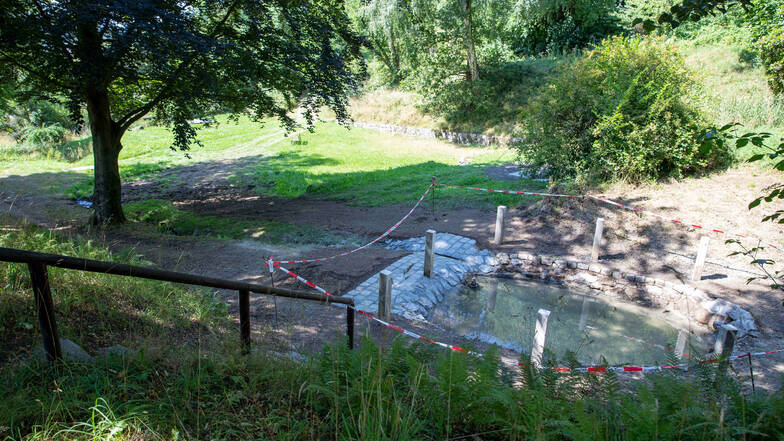 Goethepark Sebnitz: Der Teich erhielt eine neue Einfassung.