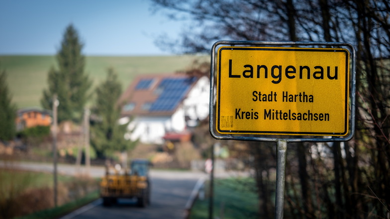 In der vergangenen Woche wurde in zwei Eigenheime und ein Firmengebäude im Harthaer Ortsteil Langenau eingebrochen. Nun wollen die Anwohner aufmerksamer sein gegenüber Fremden und Sicherheitsvorkehrungen treffen.