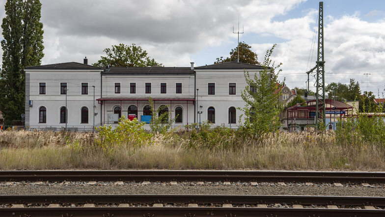 Wer vom Cottbusser Bahnhof in Großenhain in die Ferne reisen will, braucht bis zum nächsten Fernzug fast 40 Minuten.