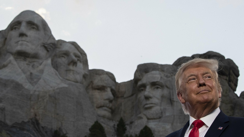 Donald Trump hat Gefallen an der Idee gefunden, dass sein Gesicht im Mount Rushmore verewigt wird.