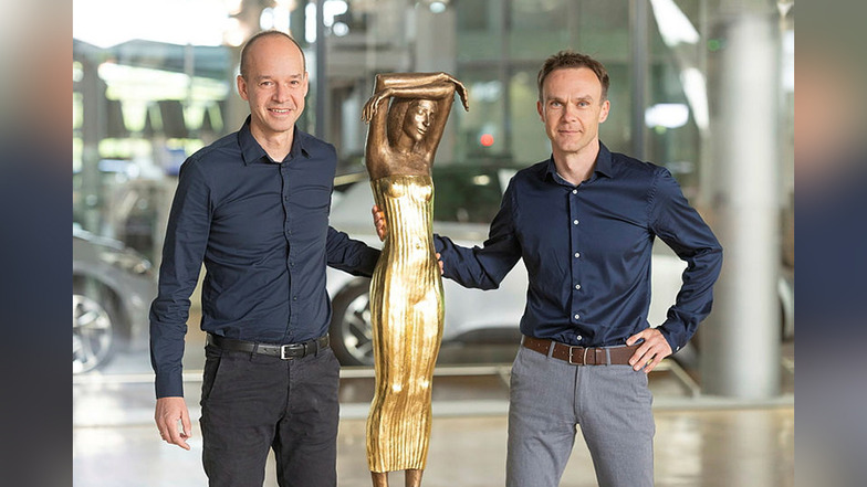 Sachsens Unternehmer des Jahres, Dr. Lutz Gerlach, (li.) und Frank Wolf, (re.) zwei der drei Chefs und Inhaber der Staffbase GmbH in Chemnitz. Auf dem Foto von der Gala in Dresden fehlt Martin Böhringer.