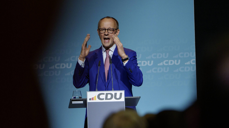 Friedrich Merz (CDU), Bundesvorsitzender seiner Partei, spricht zu den Parteimitgliedern.