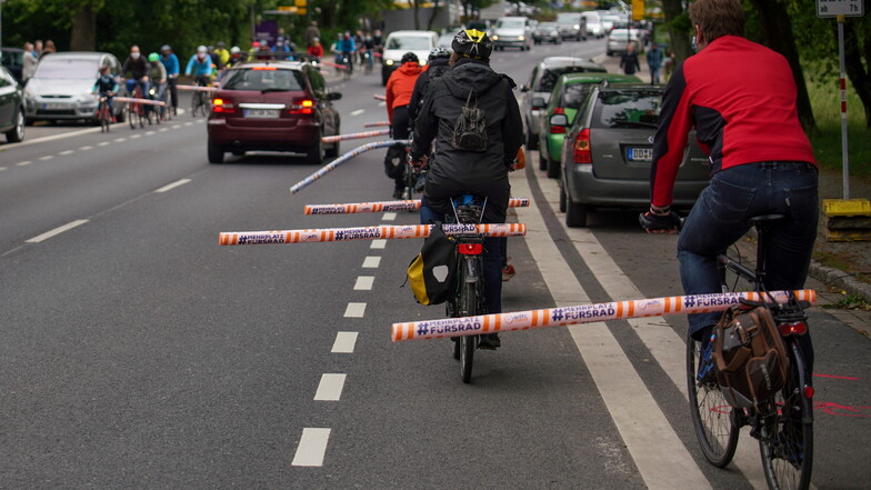 Radfahrer fühlen sich in Dresden bedrängt, das symbolisierte eine Demo des ADFC eindrücklich.
