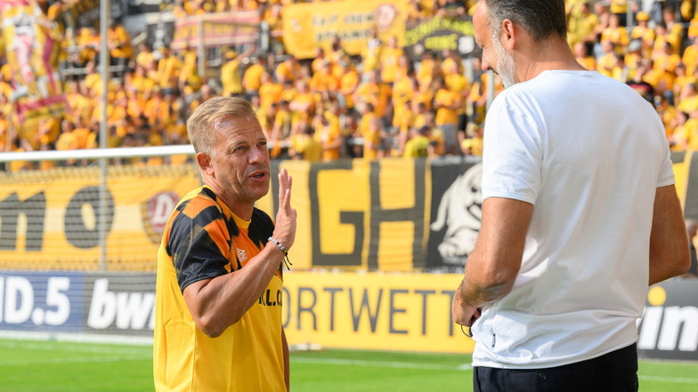 Die Trainer im Gespräch: Markus Anfang und Pelegrino Matterazzo treffen im Rudolf-Harbig-Stadion aufeinander.